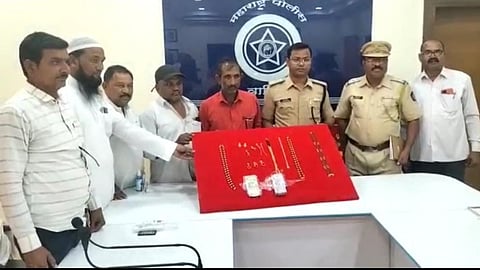 washim , washim city police, gold