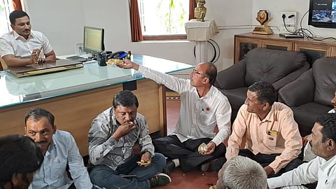 nashik, onion price, laslagoan apmc, onion, farmers aandolan