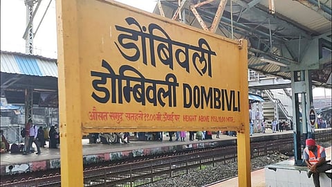 पावसामुळे बदलापूर रेल्वे स्थानकात शेड, मग डोंबिवलीत का नाही? शिवसेनेचा रेल्वे प्रशासनाला इशारा 
