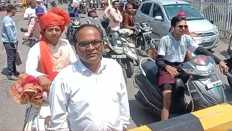 akola, railway gate