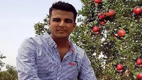 Farmer success story: पठठ्याने इंग्लंडमधील मोठ्या पगाराच्या नोकरीला लाथ मारली; आता शेतीतून वर्षाला कमावतोय १ कोटी रुपये 