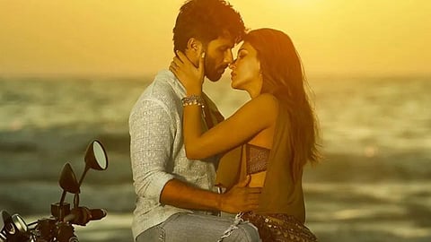 Kriti Sanon And Shahid Kapoor Upcoming Movie Poster