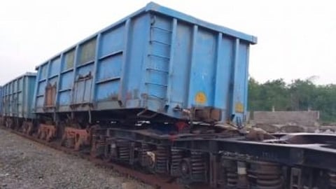 Goods Trains Collide In West Bengal