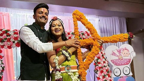 Actress Radha Baby Bump Photo : पाहुणा घरी येणार गं! 'आई कुठे काय करते' फेम अभिनेत्रीने डोहाळ जेवणाचे गोड फोटो केले शेअर 