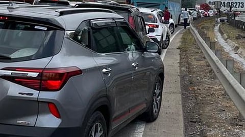 Mumbai-Pune Expressway Traffic Update , oil tanker accident