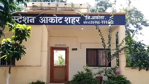Akola Akot Married Women Rape News