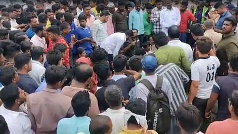 Solapur Pune Highway Accident News, Solapur News