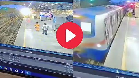 Kolkata Metro Train Viral Video