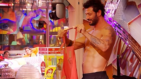 Bigg Boss OTT 2 Update : जद हदीदचा नवा फंडा; या ट्रिकने आकांक्षा - मनीषाला अडकवतोय प्रेमाच्या जाळ्यात 