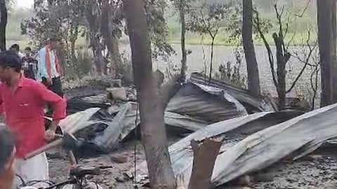 Uttar Pradesh News house catches fire 5 kids and women death in kushinagar