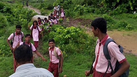 Chandrapur News, school, students, road issue, 