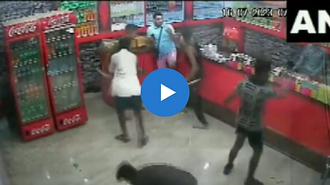 Agra Tourist Beaten