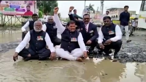 Nanded News, Potholes, Road, Andolan
