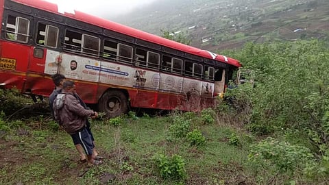 Nashik vani bus Accident