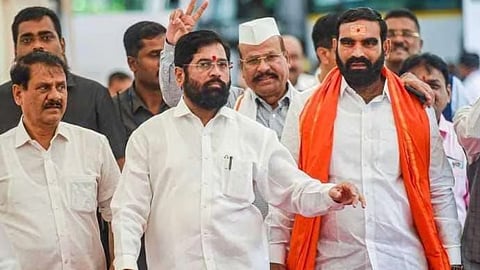 Shambhu Raje Desai on Fight Between Eknath Shinde Group MLAs (Dada Bhuse Vs Mahendra Thorave)