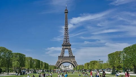 Eiffel Tower Bomb Threat