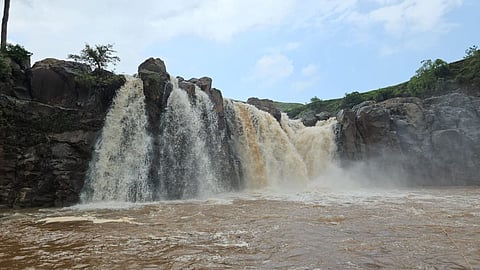 ban on tourists at nandurbar baradhara waterfall