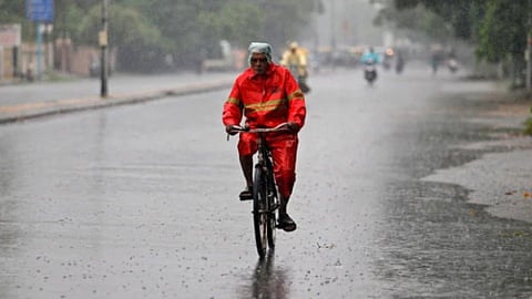 Mumbai Rain Update: मुंबईत पावसाचे थैमान; पुढील ३-४ तास महत्वाचे, IMDकडून नागरिकांना सतर्क राहण्याचं आवाहन