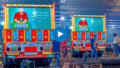 Jawan Poster On Truck