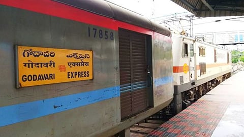 godavari express, manmad, dhule