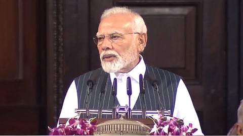 BJP: महिलांना दरमहा ₹२५०० अन् गरीब कुटुंबाला २ सिलिंडर फ्री देणार, भाजपकडून मोठी घोषणा