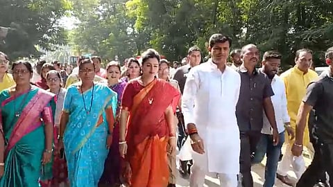MP Navneet Rana MLA Ravi Rana Amravti News