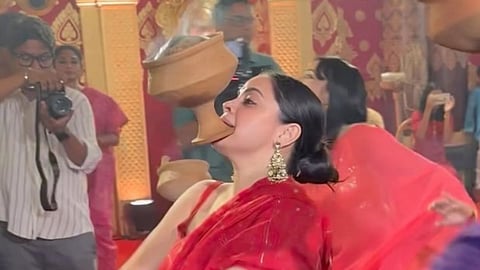 Sumona Chakravarti Dhunuchi Dance Video