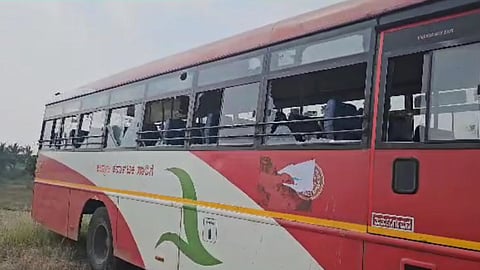 youths pelted stones on bus demanding maratha reservation