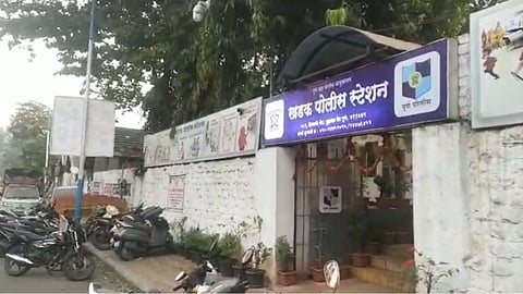 Firing in Khadak area of Pune city one person dead accused absconding