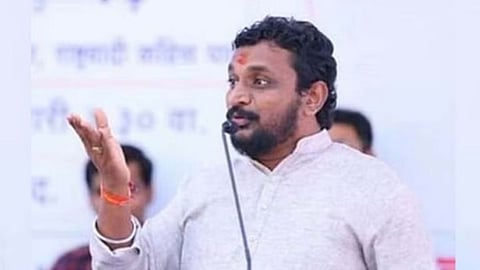 Amol Mitkari: कारवर हल्ला करणाऱ्यांना  मुख्यमंत्र्यांचं अभय आहे का? आमदार मिटकरी यांचे CM शिंदेंवर गंभीर आरोप