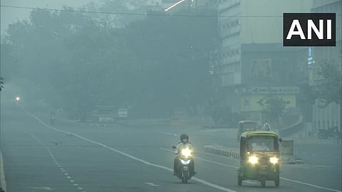 Delhi Pollution:  दिल्लीकरांना लोकांना श्वास घेणं झालं कठीण, पहिली ते पाचवीपर्यंतच्या शाळांना सुट्टी 