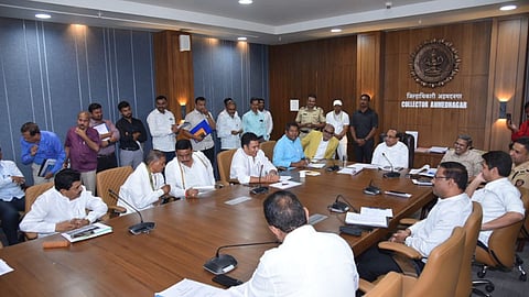 all political parties from nagar opposed to release water for jayakwadi dam in presence of radhakrishna vikhe patil