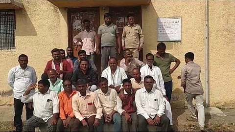 Buldhana Farmers Protest At Mahavitran Office