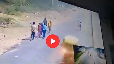 Rikckshaw Driver Crashed Man Viral Video