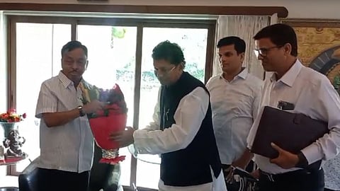 deepak kesarkar meets narayan rane in kankavali