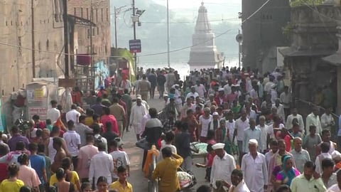 2.5 lakhs devotees in pandharpur on eve of kartiki ekadashi 2023
