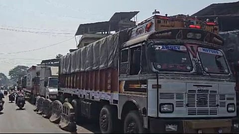 mangaon traffic jam