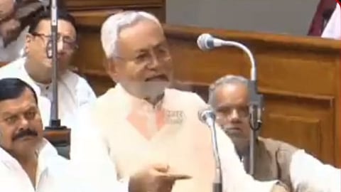 WATCH Video: नितीश कुमारांचं भर विधानसभेत वादग्रस्त विधान; सांगितला लोकसंख्येवर लगाम लावण्याचा विचित्र उपाय  