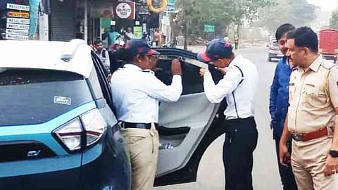 pimpri chinchwad traffic police collects fines of over rs 2 crores 73 lakhs from violators in a month