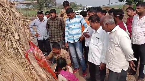 ऊसतोडणी मजुरांच्या १६ खोपटांवर चोरी; सोने, चांदी, अन्नधान्यही लंपास. वाळवा शिरगाव येथील घटना