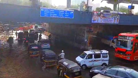 Dahisar Pipeline Damage:  मेट्रो कामादरम्यान पिण्याच्या पाण्याची पाईपलाईन फुटली; लाखो लिटर पाणी वाया