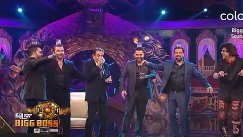 Salman  And Dharmendra Dance On Jamal Kudu Song: 