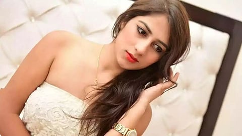 Model Divya Ahuja Case
