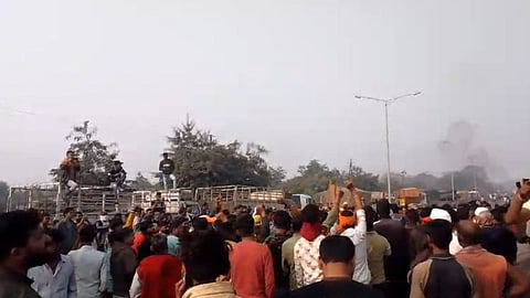 truck drivers chakka jam andolan at nagpur bhandara highway