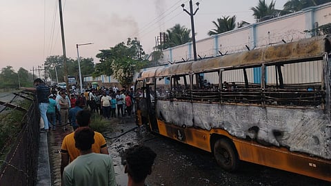 mob sets school bus on fire near chhatrapati sambhaji nagar 