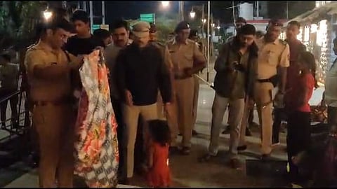 nandurbar police distributes sweaters to needy citizens on new year eve