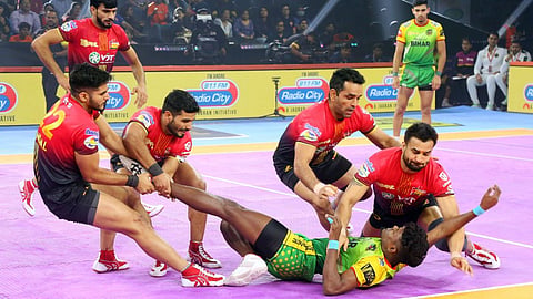 Surjeet back to back super tackle helped bengaluru to beat Patna pirates in close encounter amd2000