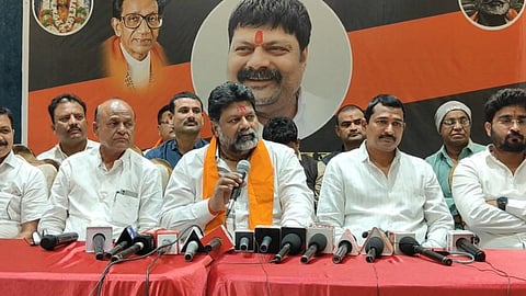 Big blow to Uddhav Thackeray in Beed, 35 sarpanchani along with co-communication chief Anil Jagtap joined Shinde group