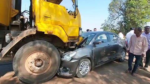 mla bharat gogawale helped injured at pandharpur mhapral road