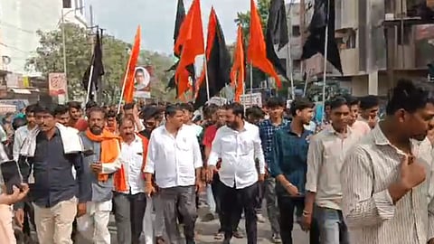 mla nitin deshmukh uddhav thackeray faction morcha at akola collector office
